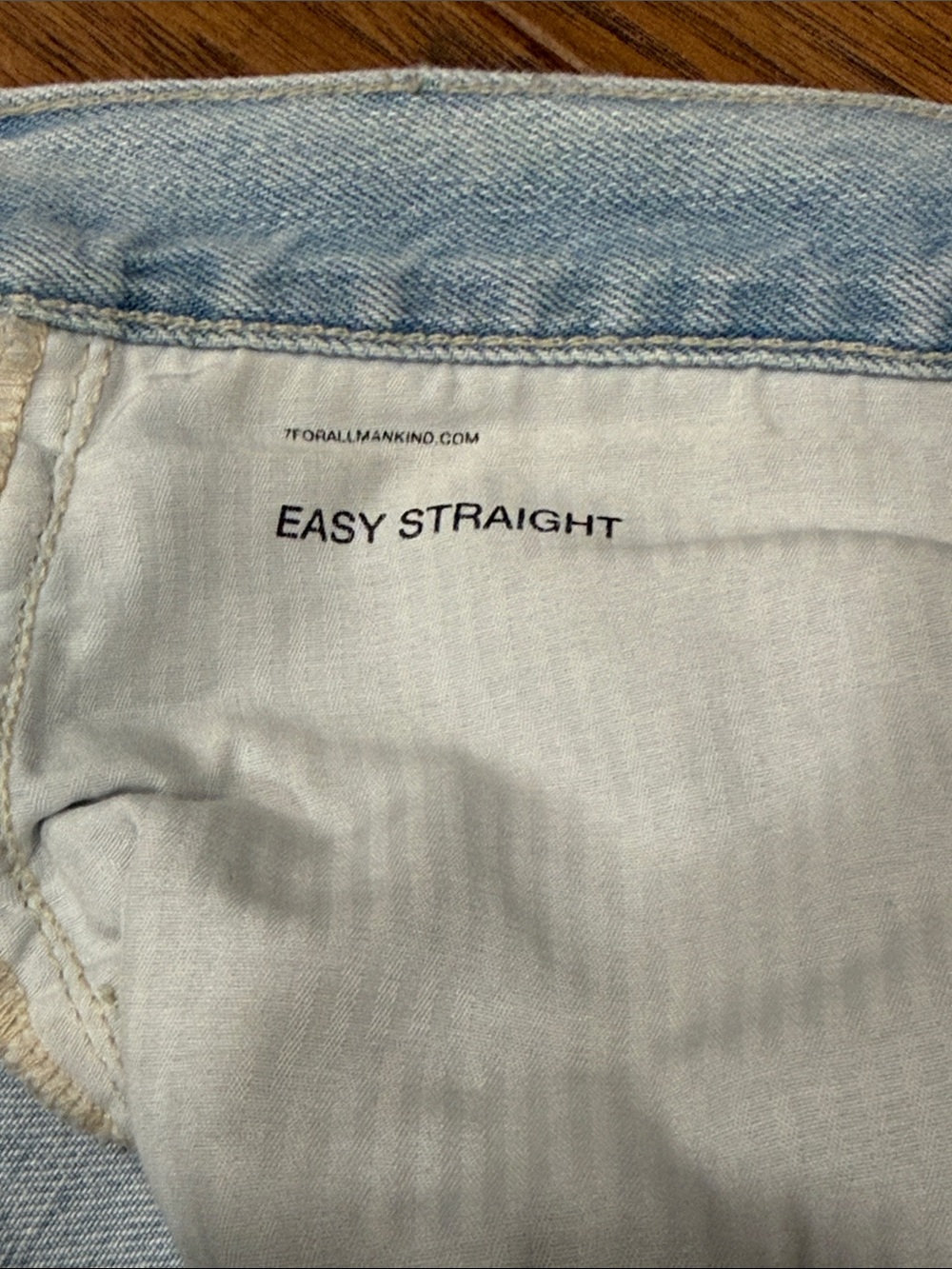 7 For All Mankind Women’s   Easy Light wash straight button fly size 30 - Picture 7 of 8